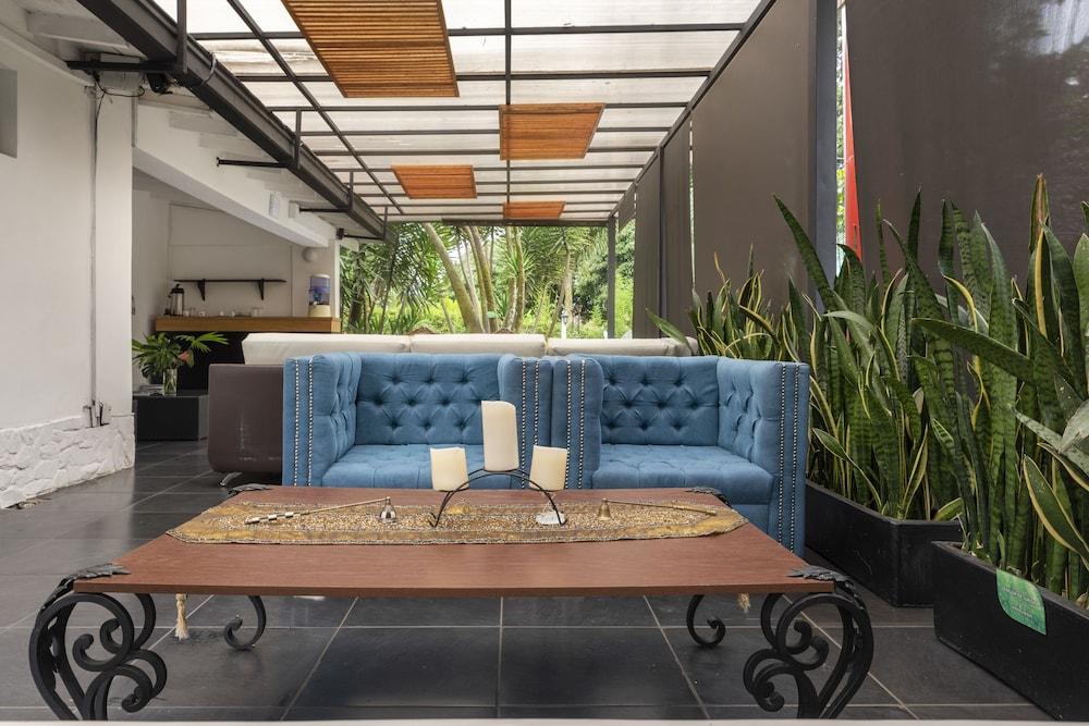 Hotel Aromax Del Campestre Medellin Bagian luar foto
