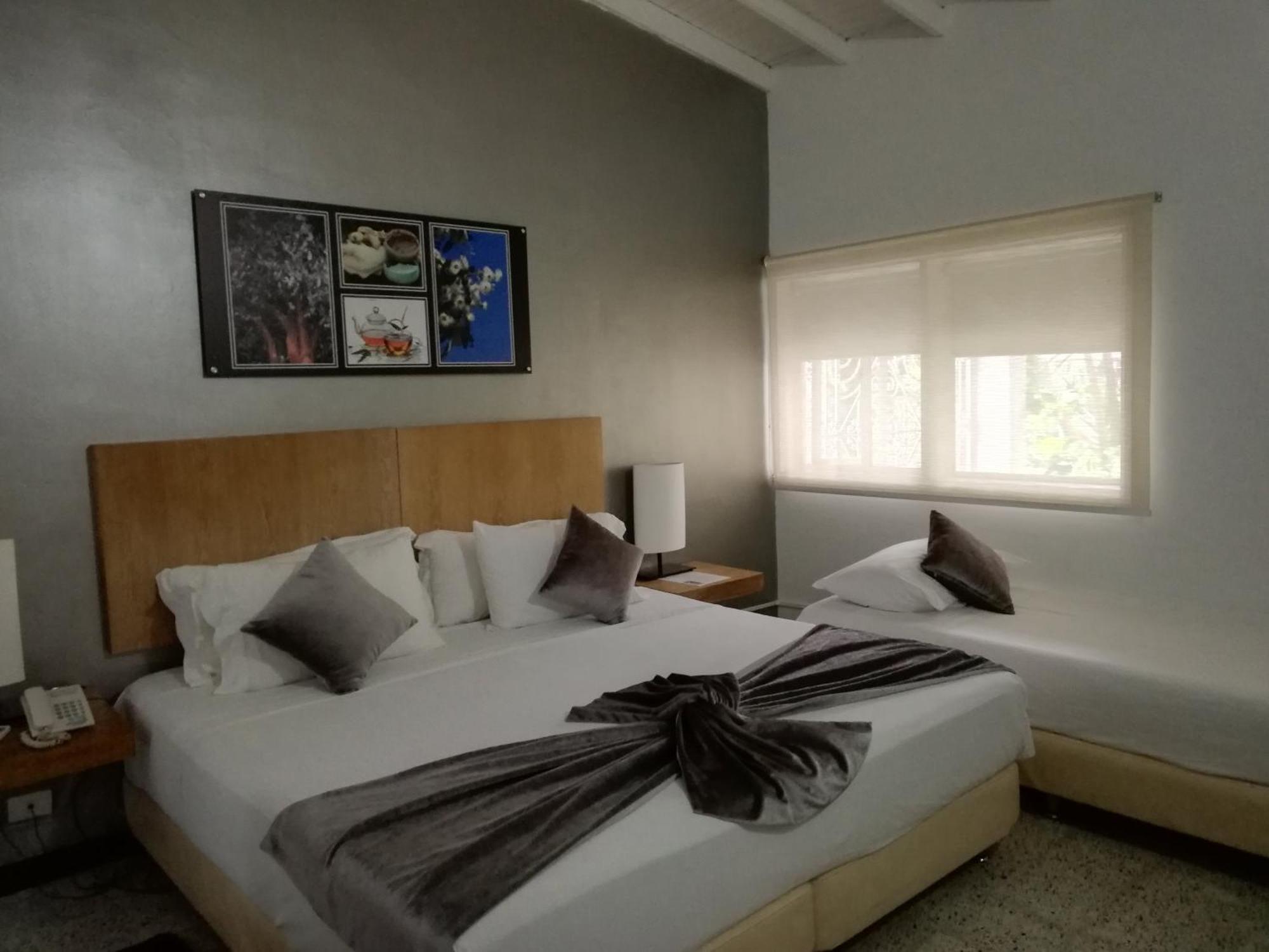 Hotel Aromax Del Campestre Medellin Bagian luar foto