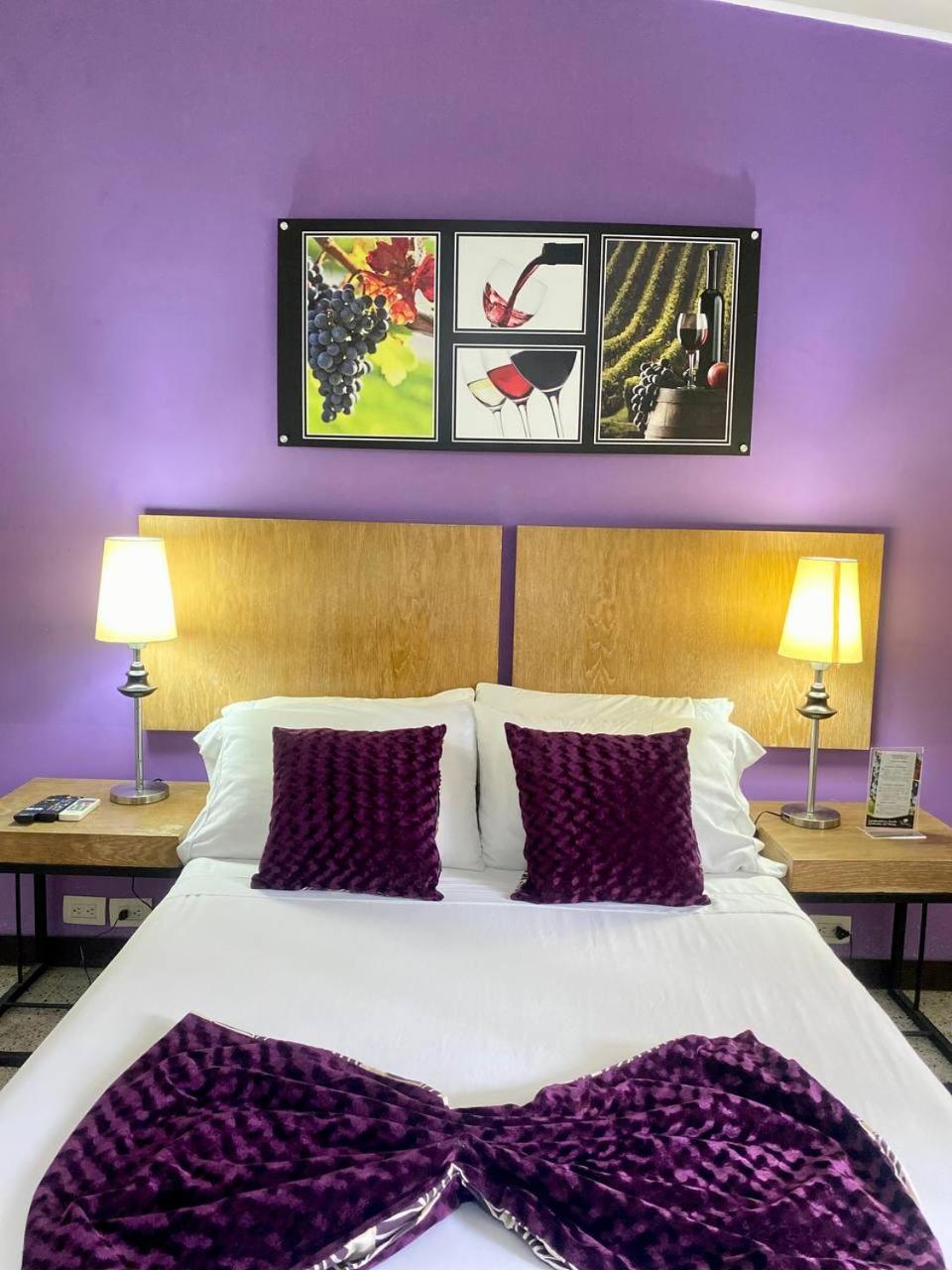 Hotel Aromax Del Campestre Medellin Bagian luar foto