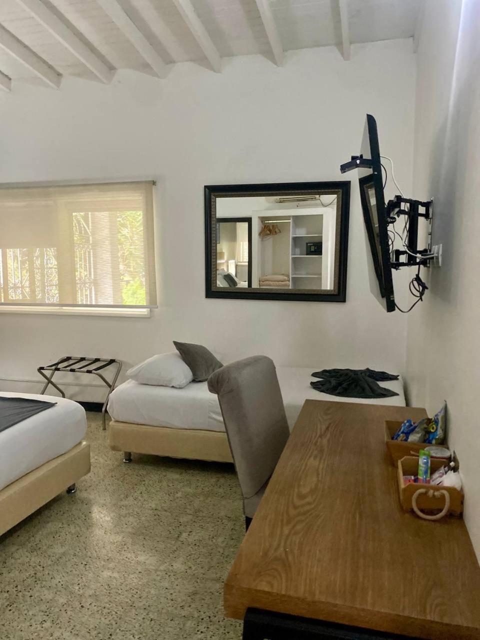 Hotel Aromax Del Campestre Medellin Bagian luar foto