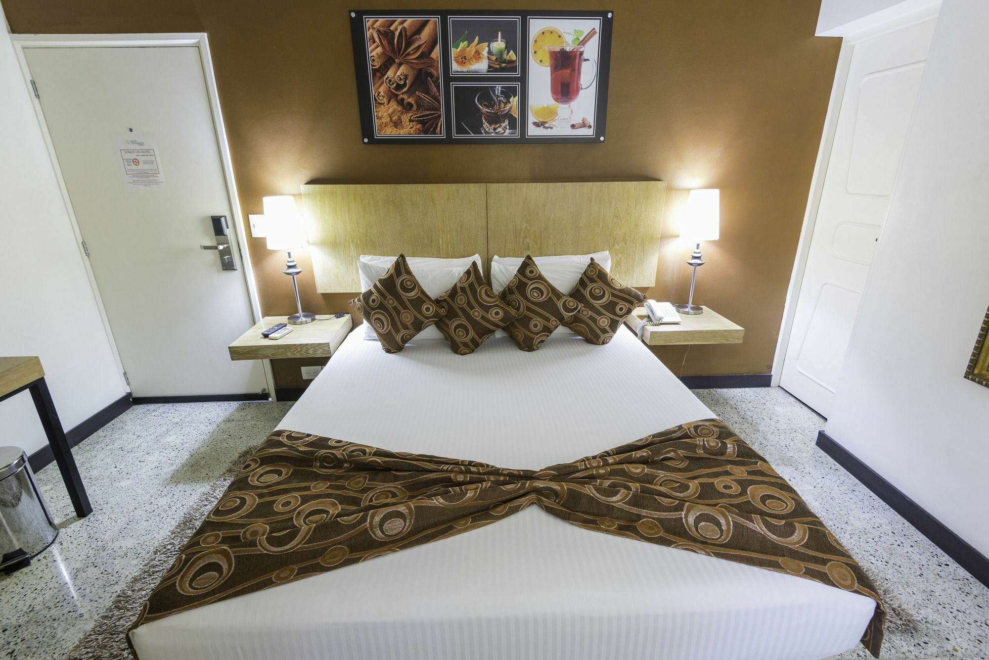 Hotel Aromax Del Campestre Medellin Bagian luar foto